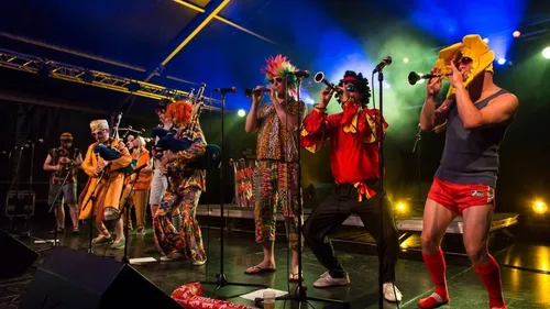 En août à Concarneau, un Instant bleu à la place des filets bleus.